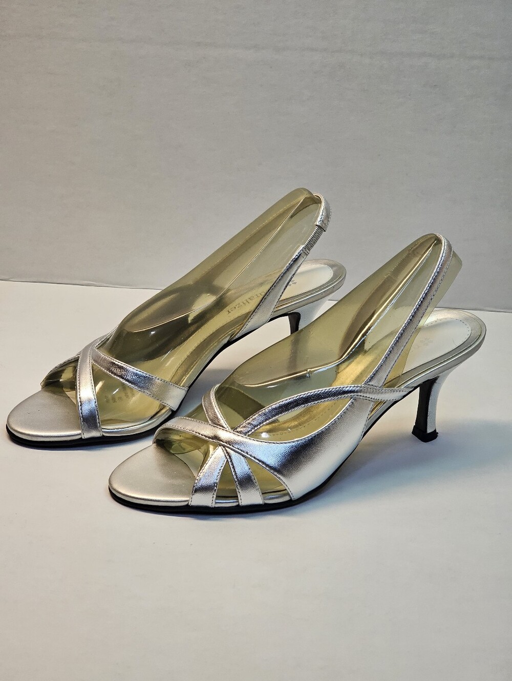 Naturalizer Prissy New Dime Silver Leather Slingback Heels – Size 6.5 M